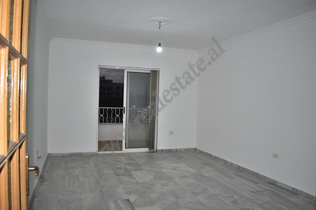 Apartament 2+1 me qira qira prane rruges Dritan Hoxha ne Tirane